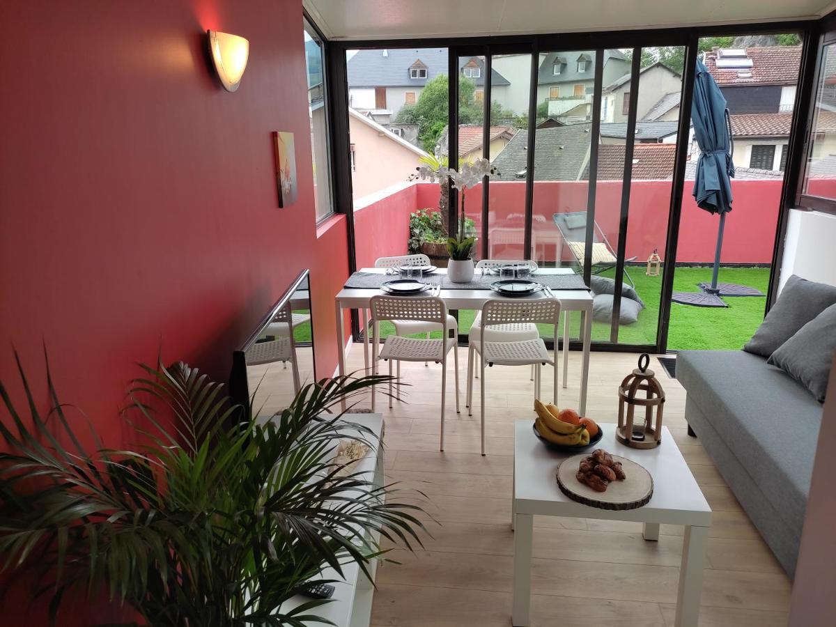 Air-Conditioned Flat With Terrace - Private & Independent - Lourdes Esterno foto